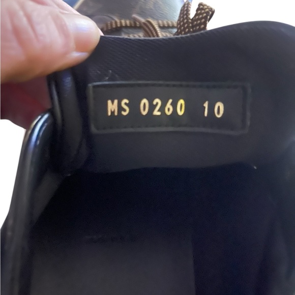 Like New Lou Vuitton Luximbog Sneakers - Picture 6 of 11